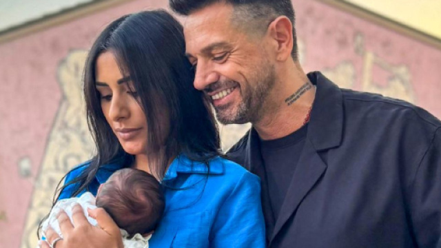 Asmaa Fares, Cristiano Lo Zupone e il figlio Luay &ndash; Screenshot &copy; X.