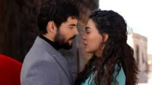 Reyyan e Miran in una scena di Hercai - Amore e vendetta &copy;️Discovery.