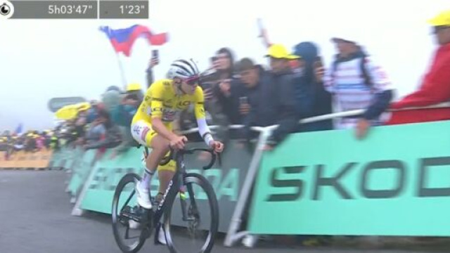 Tadej Pogačar nella tappa del Col de la Loze &ndash; &copy; Screenshot Eurosport.
