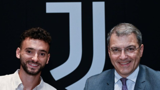 Joao Mario e Damien Comolli. Foto &copy; Juventus