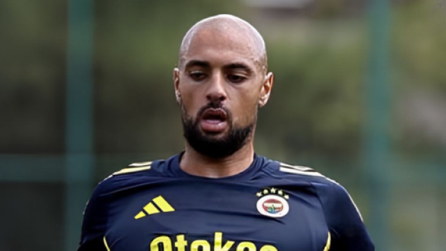 Sofyan Amrabat con la maglia del Fenerbah&ccedil;e &copy; Instagram