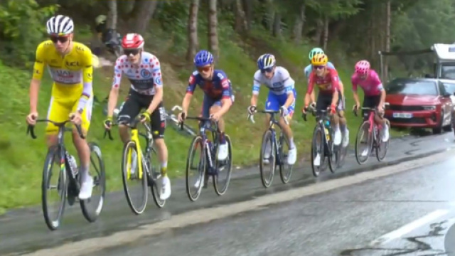 Tadej Pogacar sulla salita di La Plagne - &copy; Screenshot Eurosport