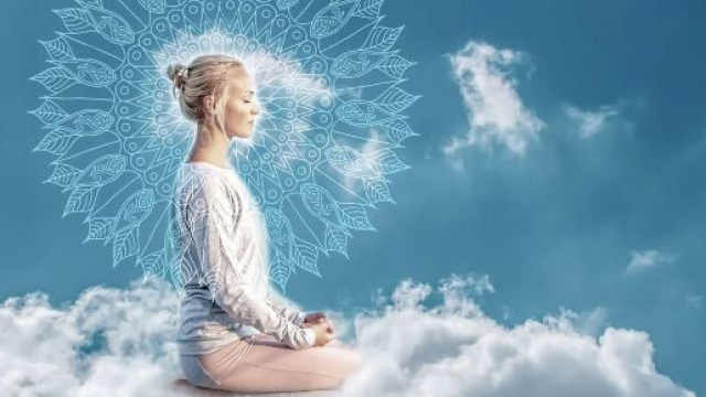 Donna in meditazione karmica - &copy; Pixabay IA.