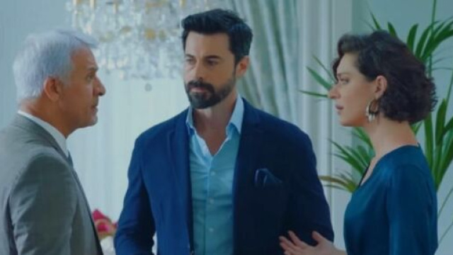 Halit, Sinan e Zehra in una scena di Forbidden Fruit &ndash; &copy; Mediaset.