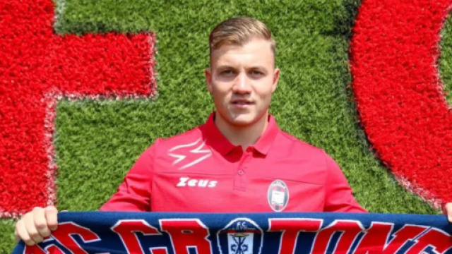 Il difensore del Crotone, Nicol&ograve; Armini - &copy; Facebook / FcCrotone