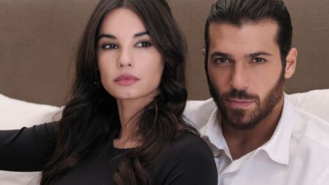 Francesca Chillemi (Viola Vitale) e Can Yaman (Francesco Demir) in una foto da Viola come il mare &copy; Mediaset.