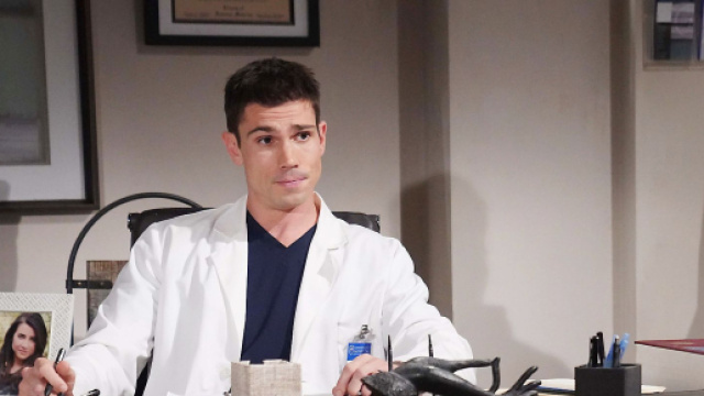 Tanner Novlan (John 'Finn' Finnegan) in una posa di Beautiful. &copy; Immagine Mediaset