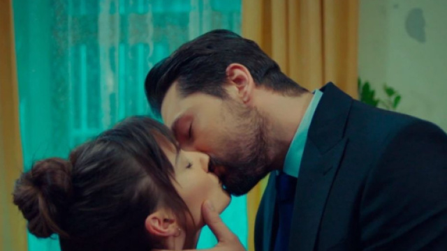 Zeynep e Alihan in una scena di Forbidden Fruit &copy; Mediaset