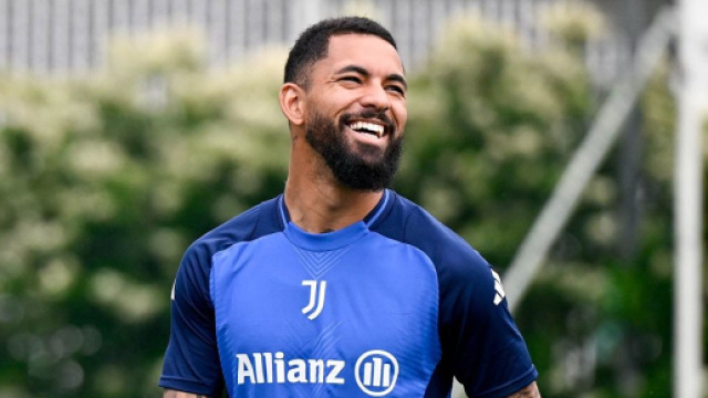 Douglas Luiz in allenamento &copy; Juventus FC