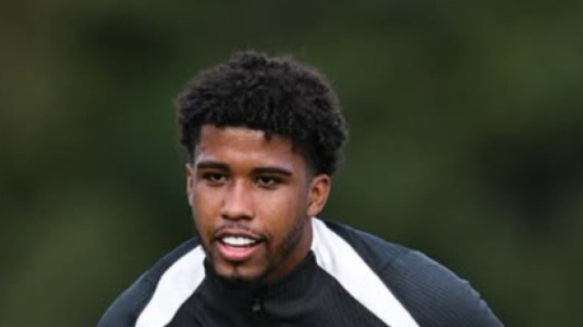 Andrey Santos con la divisa del Chelsea &copy; Profilo Instagram