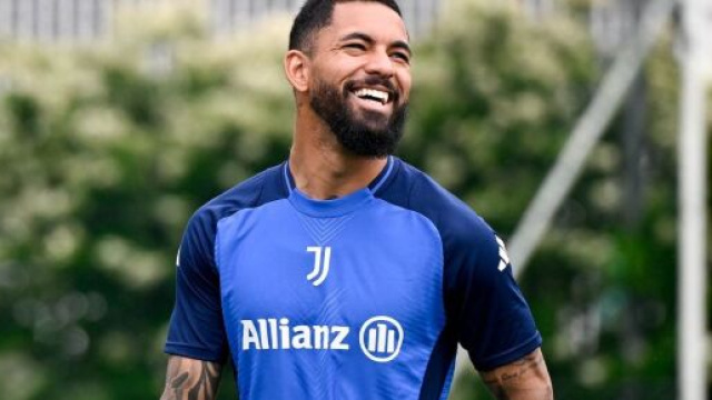 Douglas Luiz in allenamento &copy; Juventus FC