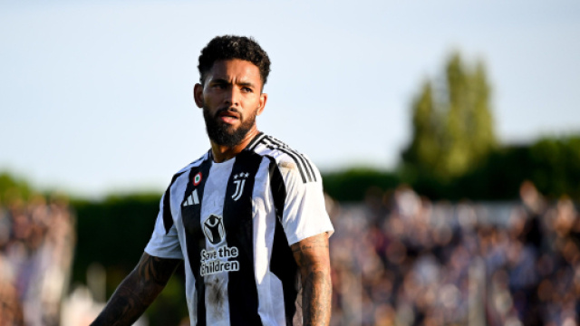 Douglas Luiz - &copy;️ X Juventus FC