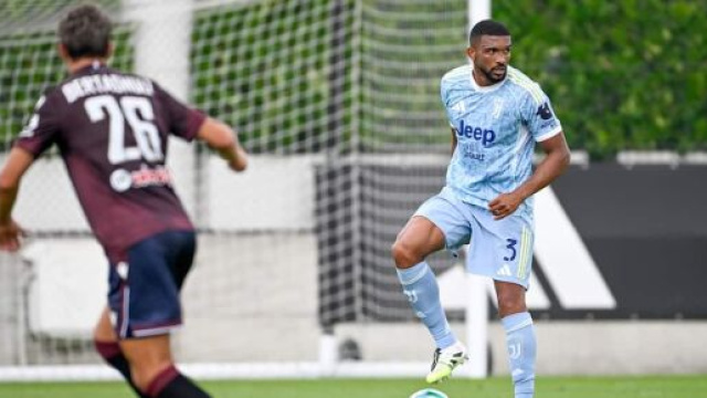 Gleison Bremer in campo &copy; Juventus FC