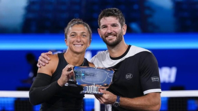 Sara Errani e Andrea Vavassori con il trofeo del doppio misto agli US Open 2025 &copy;Sara Errani @saraerrani87