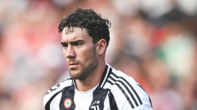 Dusan Vlahovic con la maglia della Juventus &copy; Instagram