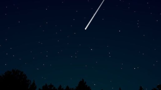 Osservazione di una cometa nel cielo stellato &ndash; &copy; Pixabay.