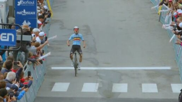 L&rsquo;arrivo di Jarno Widar &ndash; &copy; Screenshot Eurosport.