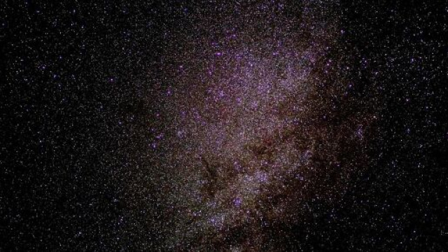 Un ammasso di stelle al centro dello spazio &copy; Pixabay.