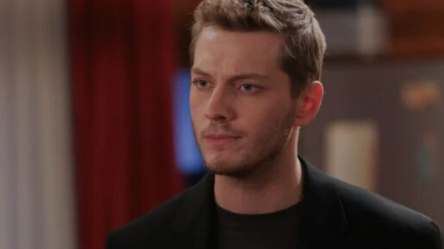 Il personaggio di Cihan in una scena de La Notte nel cuore &copy; Mediaset.