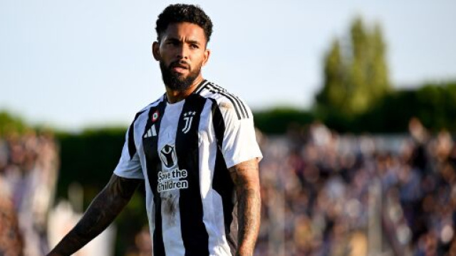 Douglas Luiz - &copy;️ X Juventus FC