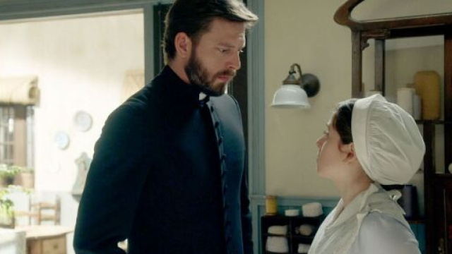 Padre Samuel e Maria &ndash; &copy; Mediaset / La Promessa.