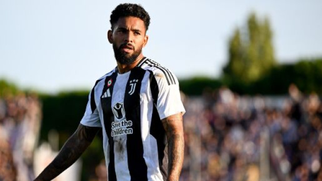 Douglas Luiz - &copy;️ X Juventus FC