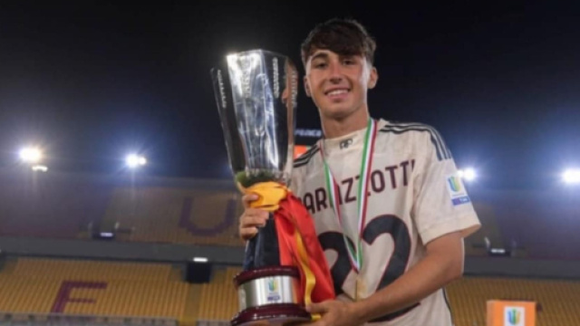 Fabrizio Marazzotti con la maglia della Primavera della Roma - &copy; Instagram / Fabrizio Marazzotti