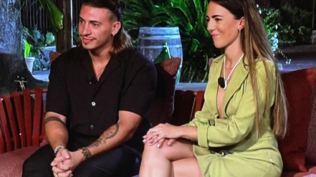 Simone e Sonia B a Temptation Island &ndash; &copy; Canale 5.