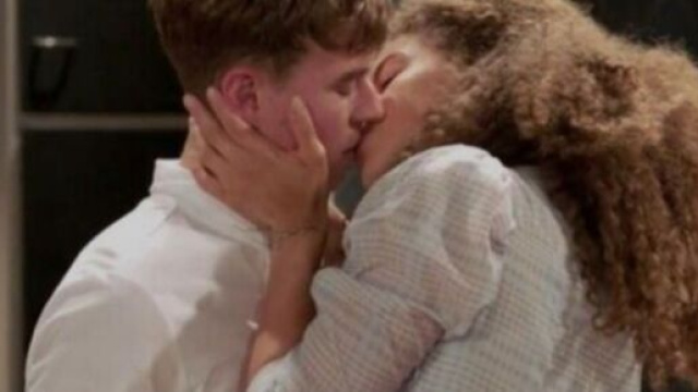 Ana e Philipp in una scena di Tempesta d'amore &copy; Mediaset