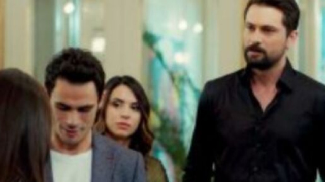 Alihan, Dundar e Zeynep di Forbidden Fruit &copy; Mediaset.