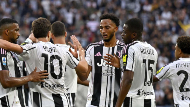 I calciatori della Juve si abbracciano dopo un gol. Foto &copy; X/Juventus FC