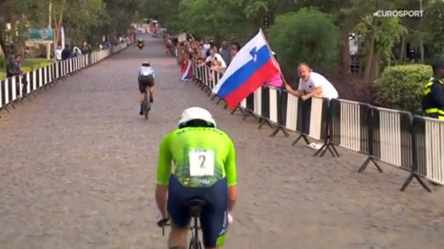 Tadej Pogacar nella crono dei Mondiali di ciclismo - &copy; Screenshot Eurosport