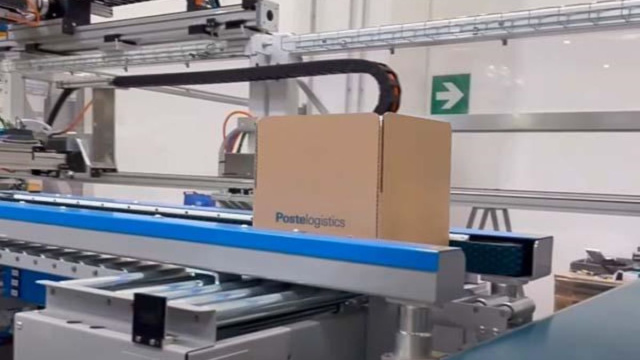 Lavorazioni presso Poste Logistics - &copy; Poste Italiane