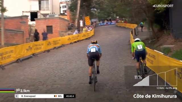 Remco Evenepoel sorpassa Tadej Pogačar &ndash; &copy; Screenshot Eurosport.