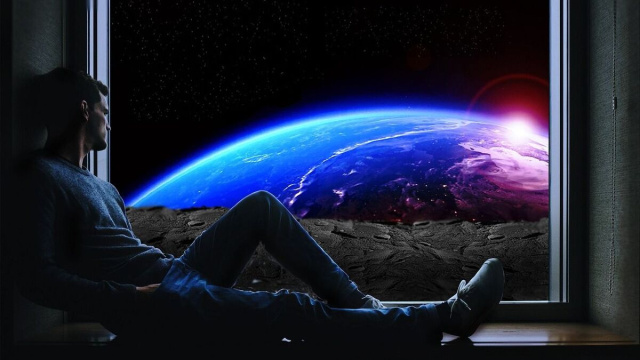 Da una finestra un uomo guarda il sole sorgere nello spazio &copy; Pixabay.