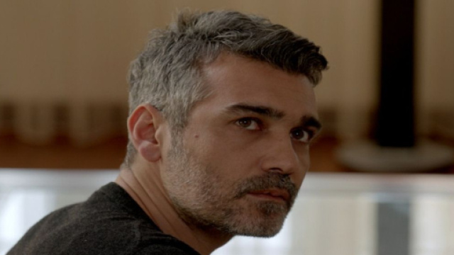 Caner Cindoruk (Sarp) in una scena. Screenshot La forza di una donna &copy; Canale 5