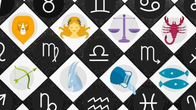 Simboli zodiacali disposti come pedine su una scacchiera &ndash; &copy; Pixabay.