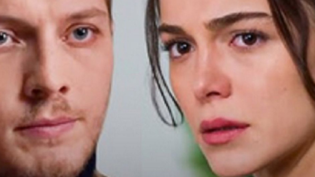 Cihan e Melek in una scena de La notte nel cuore &copy; Mediaset.