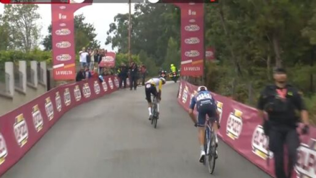 La vittoria di Egan Bernal &copy; Screenshot Eurosport.