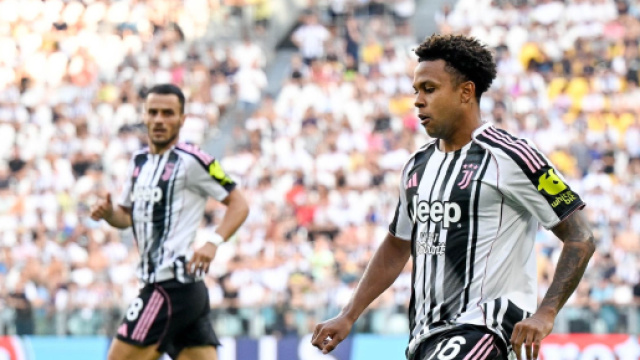 Weston McKennie, sullo sfondo Filip Kostic - &copy;️ X Juventus FC