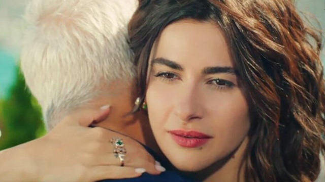 Şahika e Halit (Nesrin Cavadzade e Talat Bulut) &copy; Mediaset