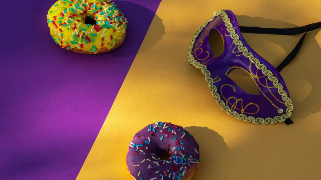 Maschera e ciambelle- &copy; Pexels