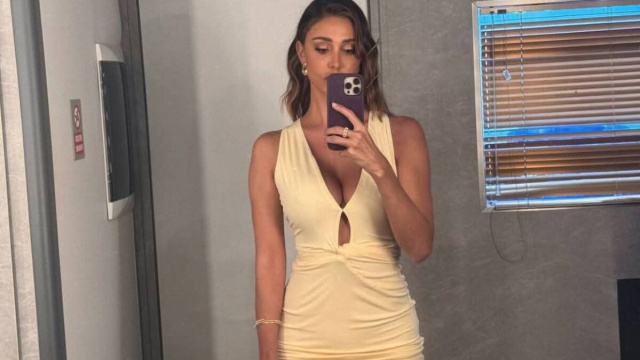 Belen Rodriguez ritratta in foto sui social.
