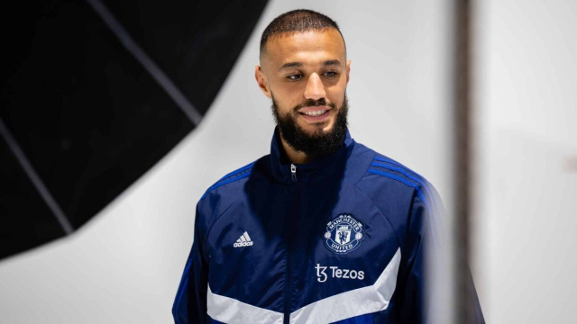 Noussair Mazraoui, esterno del Manchester United. Foto &copy; Manchester United
