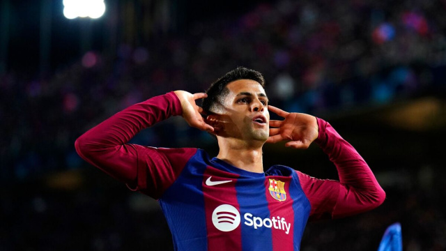 Cancelo con la maglia del Barcellona e &copy; profilo Facebook Cancelo