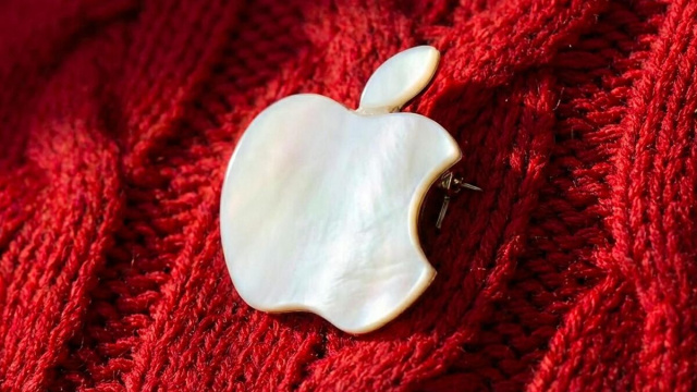 Apple Developing AI Wearable Pin &mdash; The Information &copy; Creative Commons