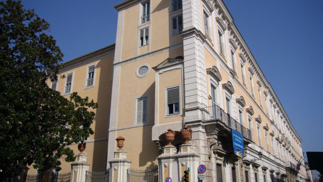 Roma, Palazzo Corsini alla Lungara, facciata (Wikimedia Commons).
