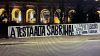 A testa alta, al Colosseo appare uno striscione per Sabrina Ferilli: 'Roma ti consacra'