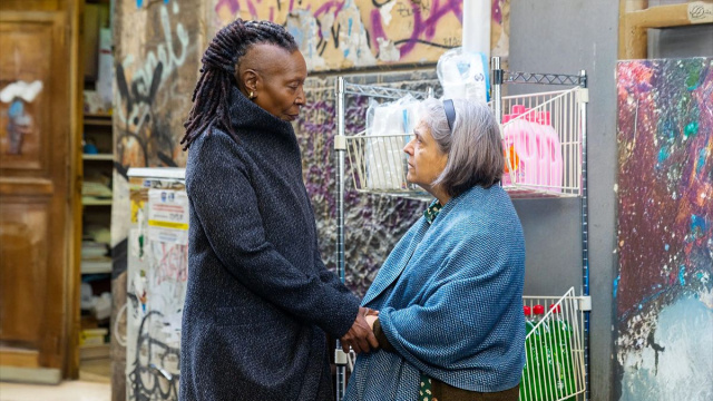 Eleanor Price (Whoopi Goldberg) e Nunzia Schiano © Un Posto al Sole Rai