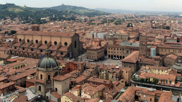 Il centro storico di Bologna (Wikimedia Commons).